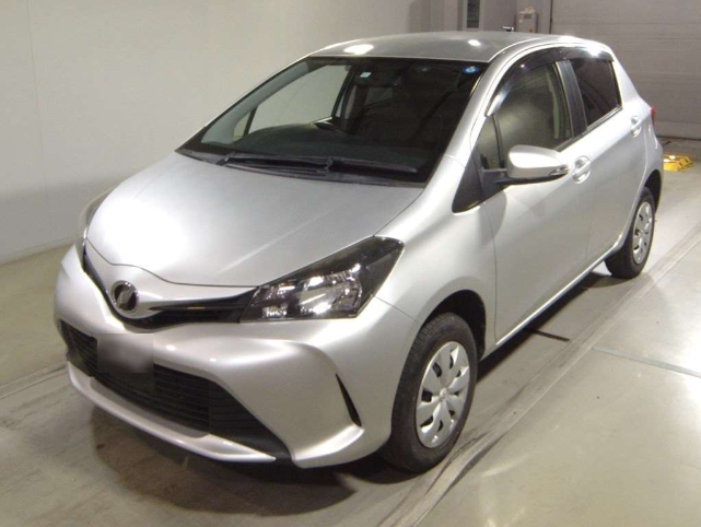 Toyota Vitz 2015 Silver