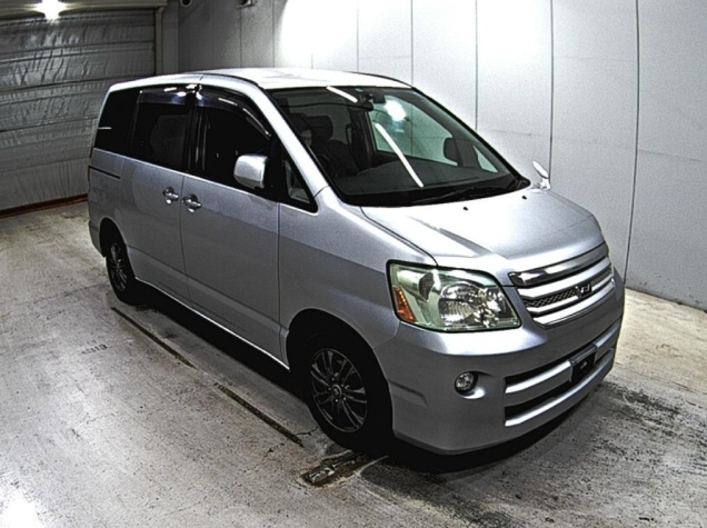 Toyota Noah 2005 Silver