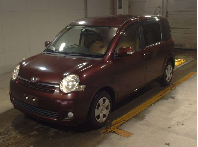 Toyota Sienta 2012 Brown