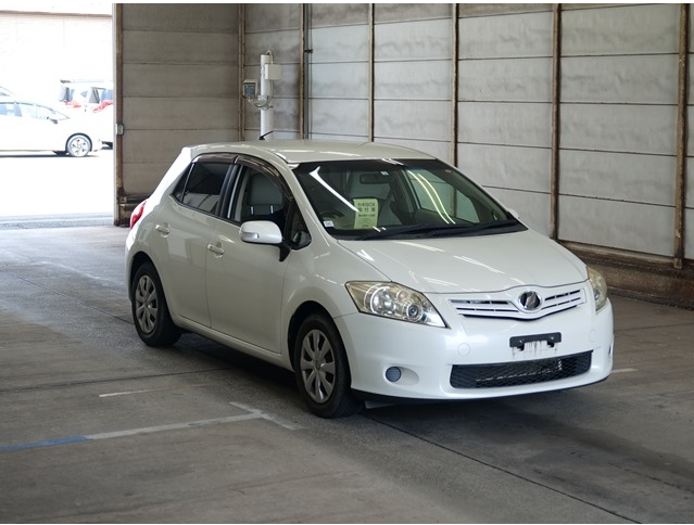 Toyota Auris 2010 Pearl White