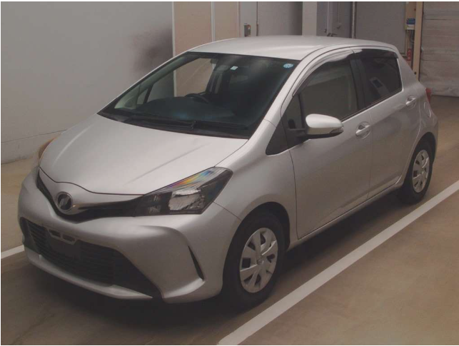 Toyota Vitz 2015 Silver