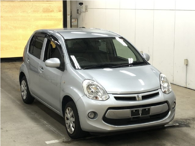 Toyota Passo 2015 Silver