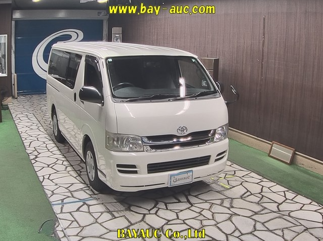 Toyota Hiace van 2010 White