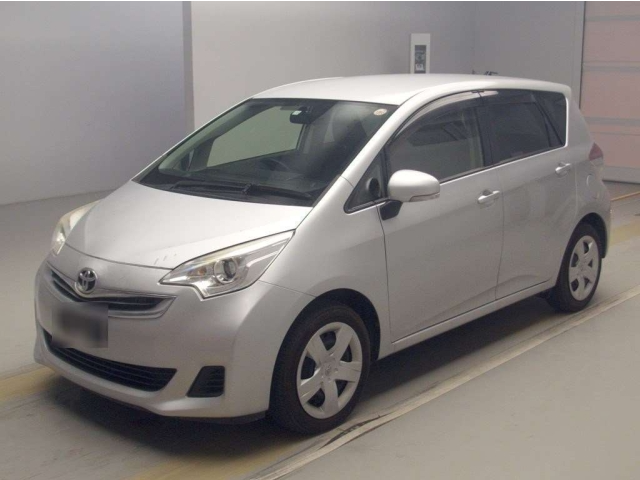 Toyota Ractis 2015  Silver