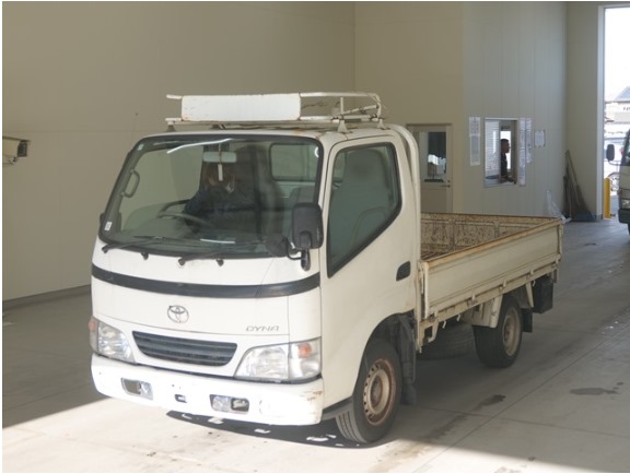 Toyota Dyana 2003 white