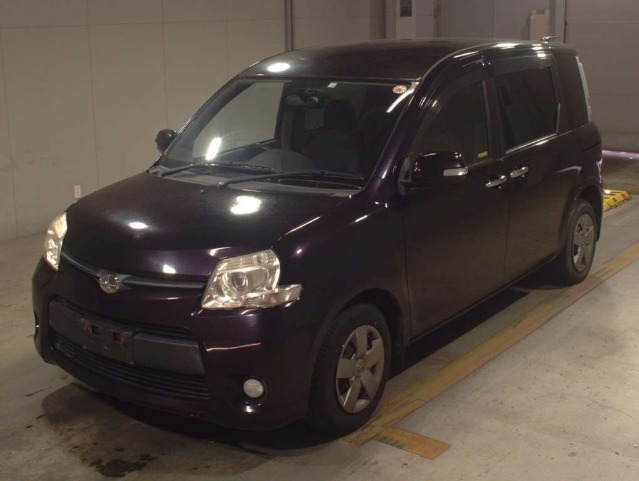 Toyota Sienta 2012 Brown