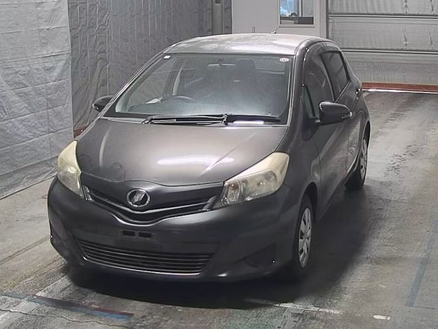 Toyota Vitz  2012 Grey