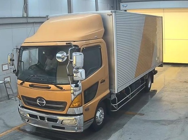 Hino Ranger 2003 Oreange