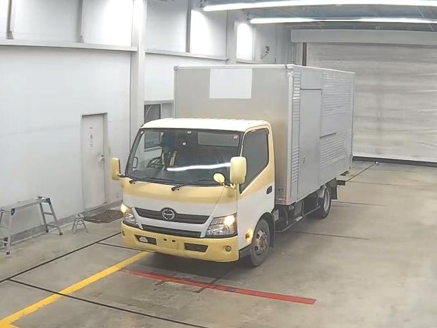 Hino Dutoro 2014 Yellow/White