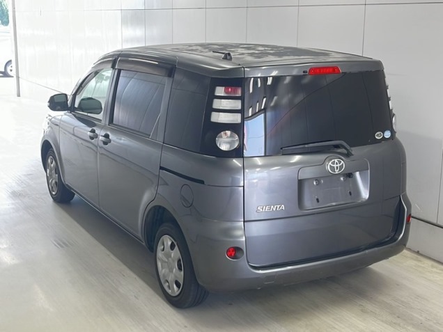 Toyota Sienta 2006 Grey