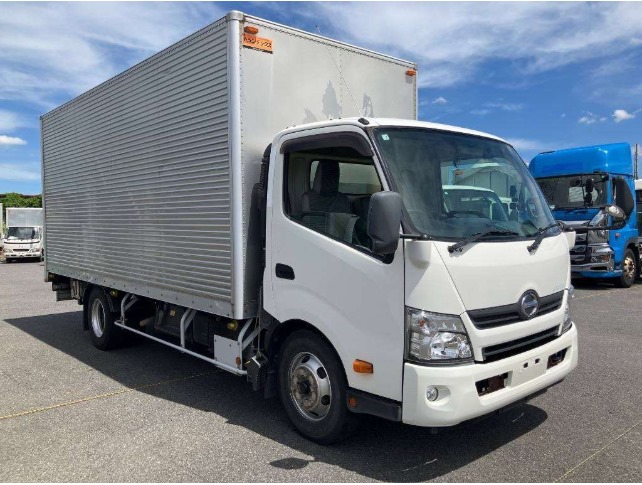 Hino Dutro 2013 White