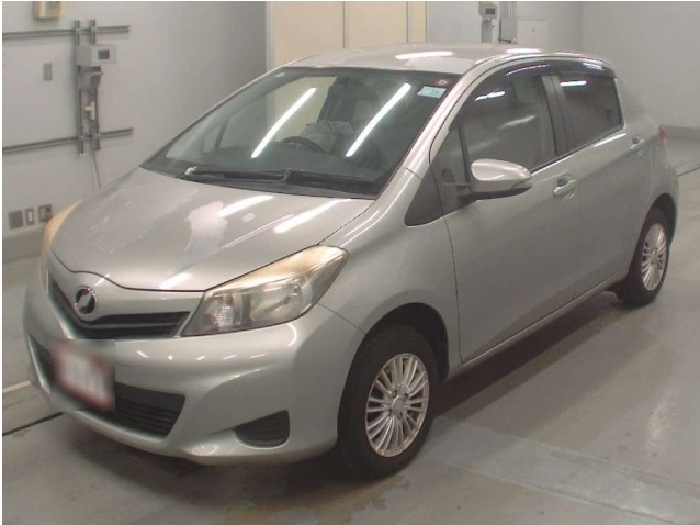 Toyota Vitz 2012 Silver