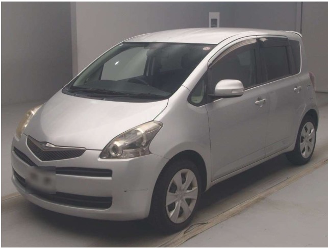 Toyota Rcatis 2010 Silver